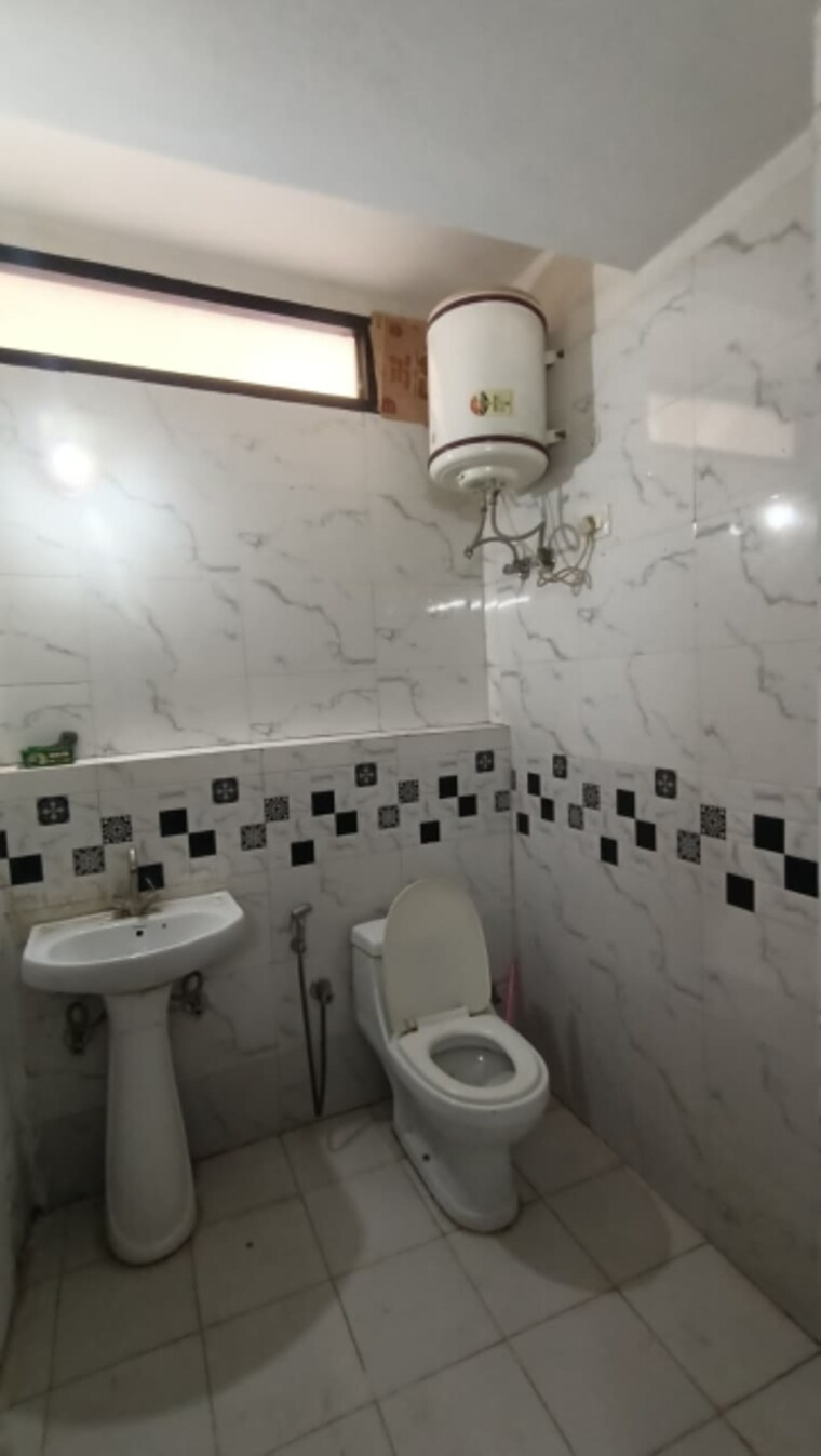 Bathroom, saket 1 RK 350 Sq.Ft. Builder Floor In Saket Delhi 9674553