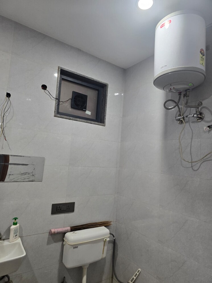Bathroom, sector 33 1 RK 750 Sq.Ft. Independent House In Sector 33 Noida 9674554