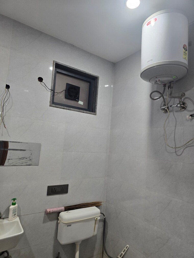 Bathroom, sector 33 1 RK 750 Sq.Ft. Independent House In Sector 33 Noida 9674554