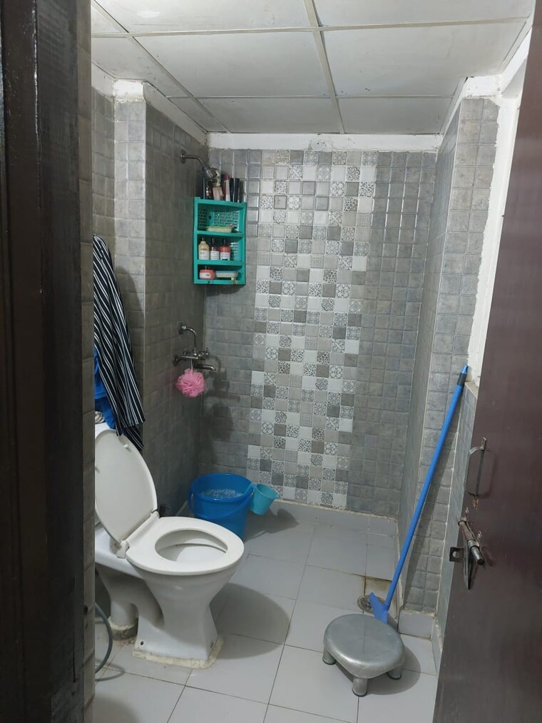Bathroom, sector 52 3 Bedroom 2000 Sq.Ft. Independent House In Sector 52 Noida 9674555