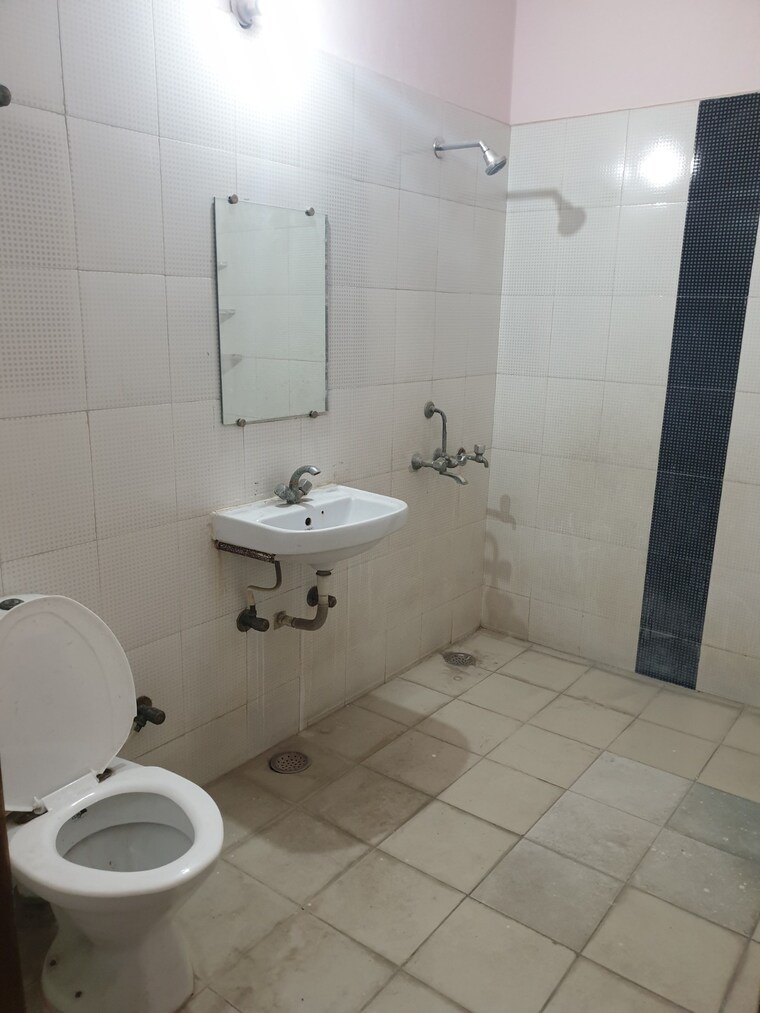Bathroom, sector 72 1 RK 750 Sq.Ft. Independent House In Sector 72 Noida 9674560