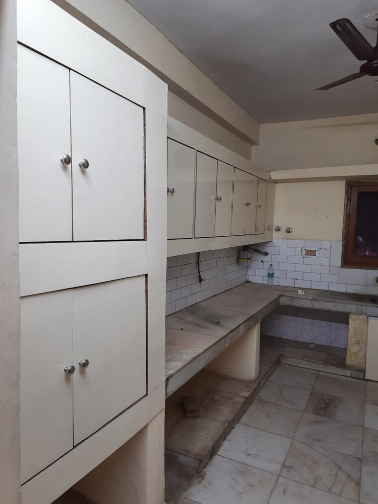 Kitchen, shatabdi-vihar 3.5 Bedroom 2200 Sq.Ft. Apartment In Sector 52 Noida 9674561