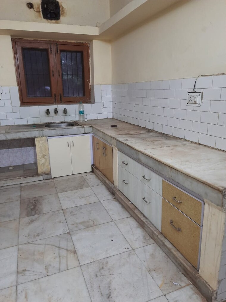 Kitchen, shatabdi-vihar 3.5 Bedroom 2200 Sq.Ft. Apartment In Sector 52 Noida 9674561