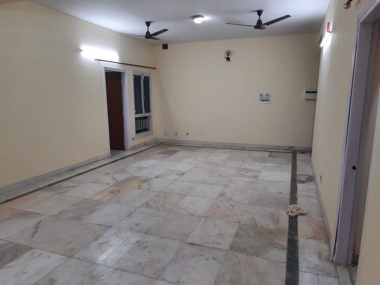 Room, shatabdi-vihar 3.5 Bedroom 2200 Sq.Ft. Apartment In Sector 52 Noida 9674561