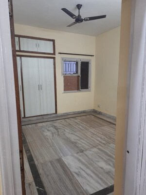 Room in 3.5 BHK Apartment at Shatabdi Vihar, Sector 52 – for Rent