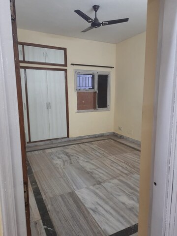 Room in 3.5 BHK Apartment at Shatabdi Vihar, Sector 52 – for Rent