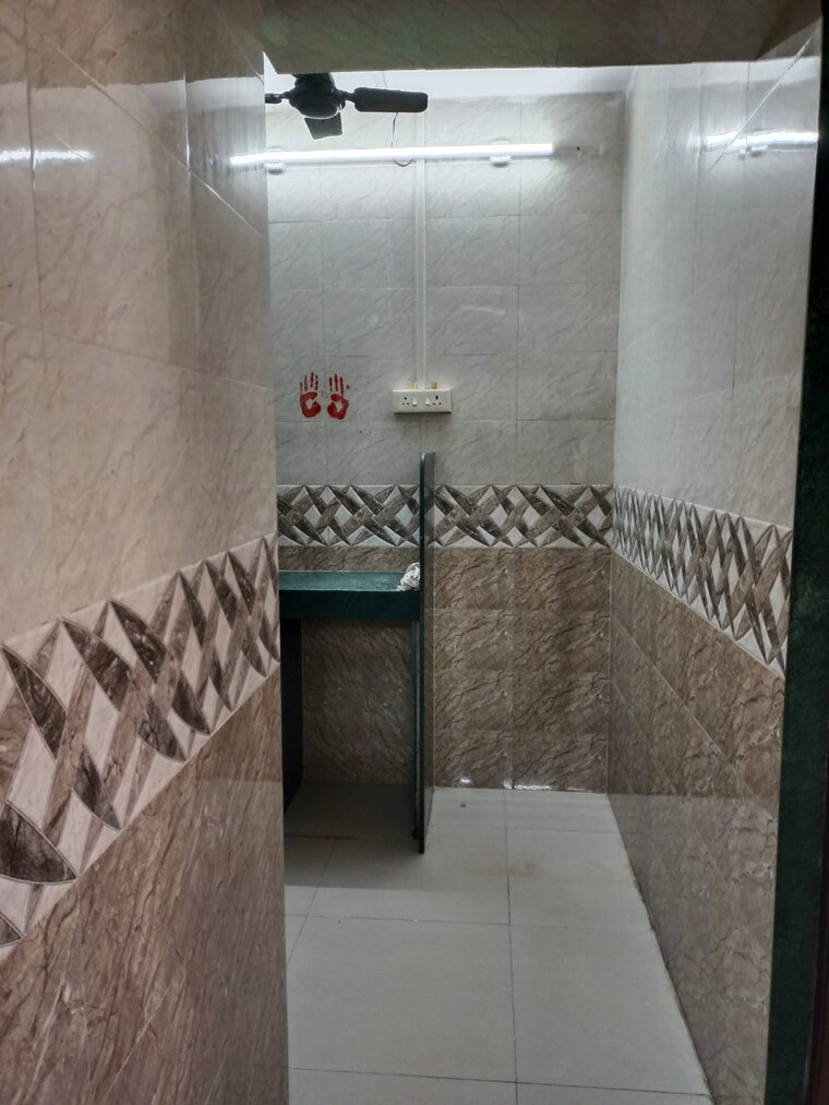 Bathroom, mahalaxmi-chs-worli 1 Bedroom 550 Sq.Ft. Apartment In Worli Mumbai 9674563