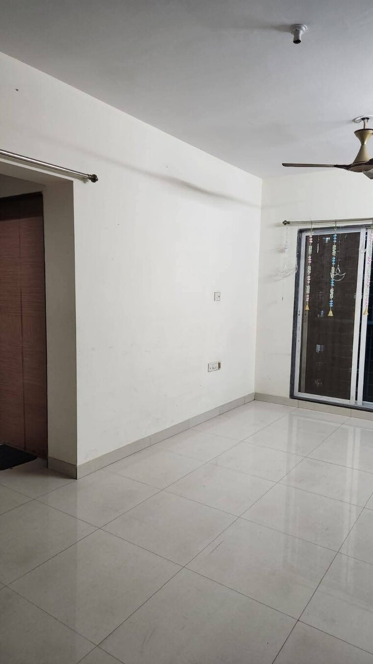 Room, malad east Pg For Boys & Girls In Malad East 9674570
