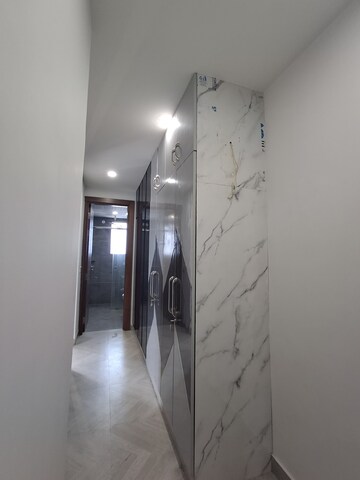 Building Lobby in 3 BHK Builder Floor at Ansal Plaza Sector-23, Sector 23 – for Sale