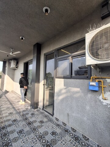 Parking in 3 BHK Builder Floor at Ansal Plaza Sector-23, Sector 23 – for Sale