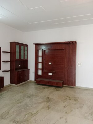 Room in 4 BHK Builder Floor at Ansals Sushant City – for Rent