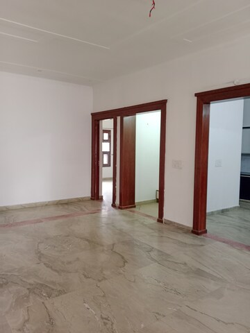 Room in 4 BHK Builder Floor at Ansals Sushant City – for Rent