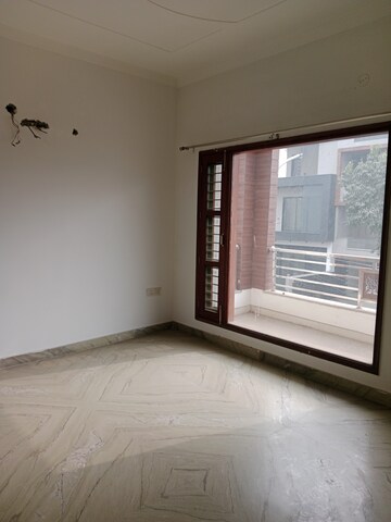 Room in 4 BHK Builder Floor at Ansals Sushant City – for Rent