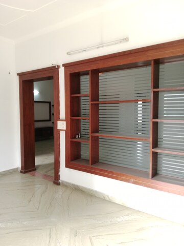 Room in 4 BHK Builder Floor at Ansals Sushant City – for Rent