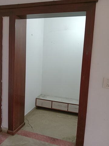 Room in 4 BHK Builder Floor at Ansals Sushant City – for Rent