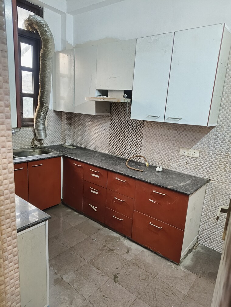 Kitchen, vipul-world-floors 2.5 Bedroom 1500 Sq.Ft. Builder Floor In Sector 48 Gurgaon 9674603