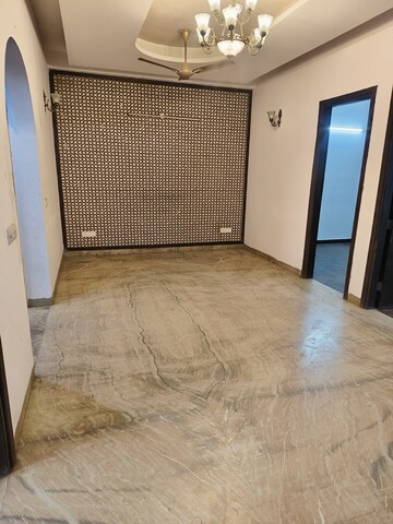 Living Room in 2.5 BHK Builder Floor at Vipul World Floors, Sector 48 – for Rent