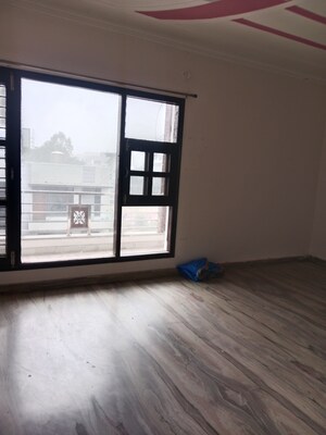 Room in 2 BHK Builder Floor at Ansals Sushant City – for Rent