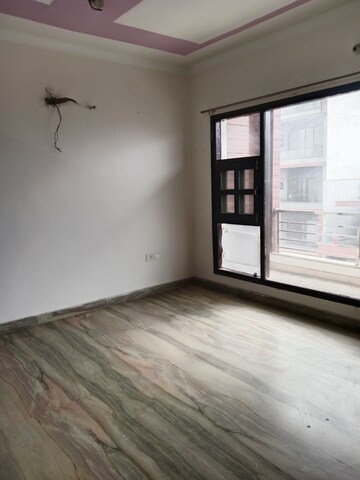 Room in 2 BHK Builder Floor at Ansals Sushant City – for Rent