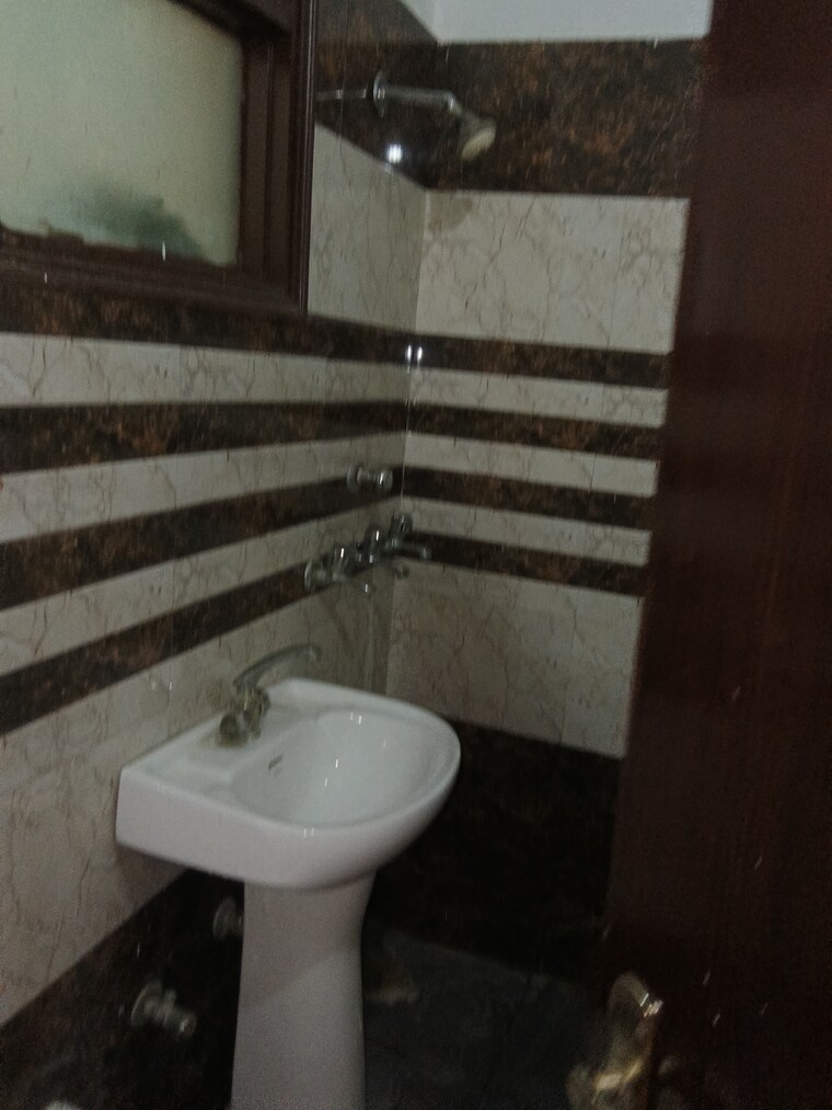 Bathroom, dhakoli 2 Bedroom 122 Sq.Yd. Builder Floor In Dhakoli Zirakpur 9674610