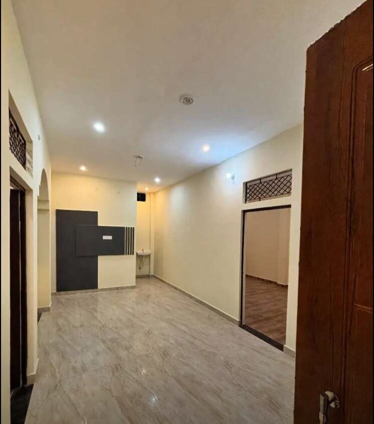 Room, hazratganj 2 Bedroom 1200 Sq.Ft. Apartment In Hazratganj Lucknow 9674613