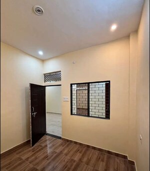 Room in 2 BHK Apartment at Hazratganj – for Rent
