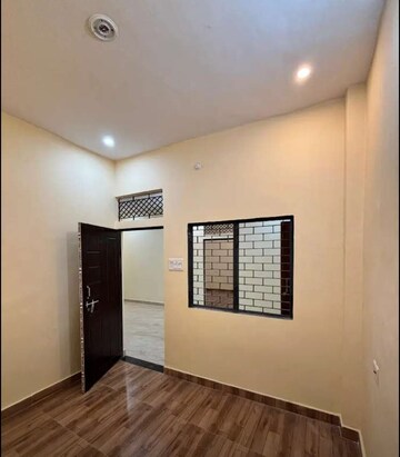 Room in 2 BHK Apartment at Hazratganj – for Rent