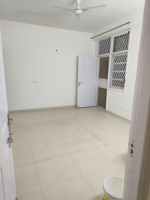 Room in 2 BHK Builder Floor at SS The Lilac, Sector 49 – for Rent