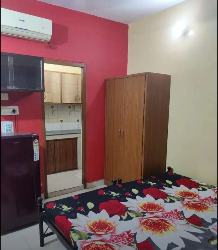 Bedroom, hazratganj 1 RK 300 Sq.Ft. Builder Floor In Hazratganj Lucknow 9674627