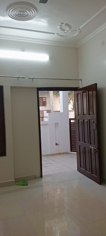 Room in 2.5 BHK Independent House at Vrindavan Yojna – for Rent