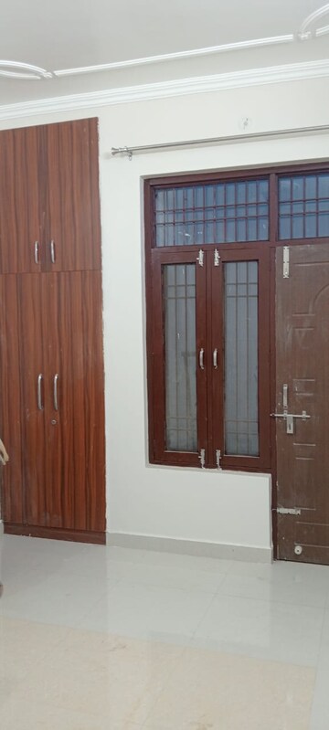 Room in 2.5 BHK Independent House at Vrindavan Yojna – for Rent