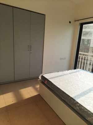 Bedroom in 3.5 BHK Apartment at Harmony Signature Towers, Owale – for Rent