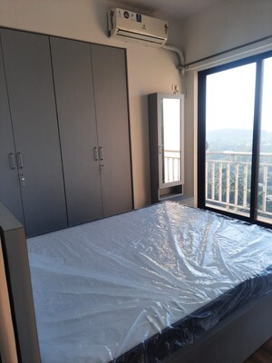 Room in 3.5 BHK Apartment at Harmony Signature Towers, Owale – for Rent