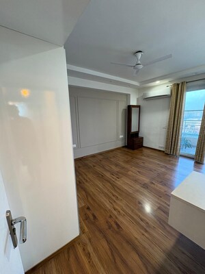 Room in 4 BHK Apartment at Tulip Violet, Sector 69 – for Sale