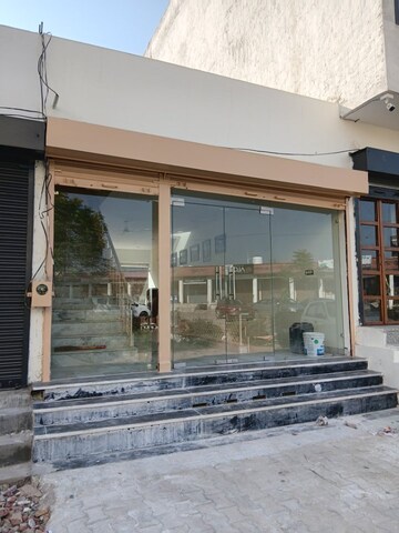  Showroom For Sale in Sunny Enclave