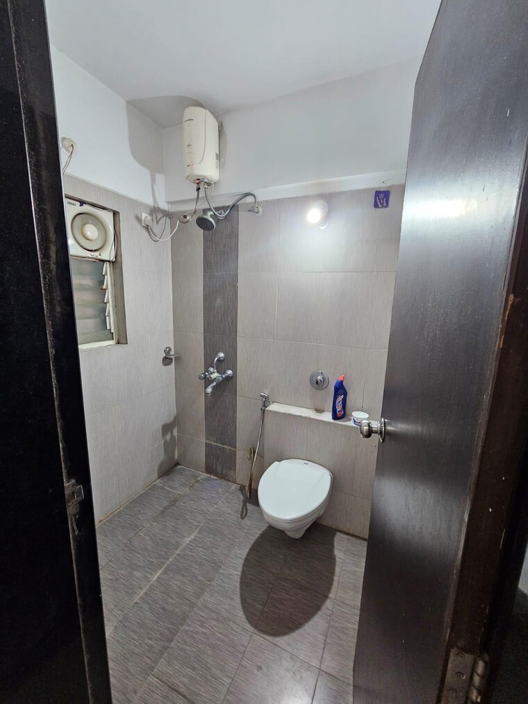 Bathroom, kolte-patil-beryl 3 Bedroom 1555 Sq.Ft. Apartment In Kharadi Pune 9674676
