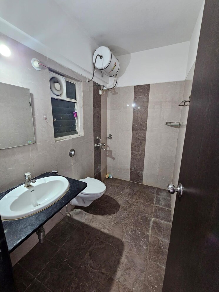 Bathroom, kolte-patil-beryl 3 Bedroom 1555 Sq.Ft. Apartment In Kharadi Pune 9674676