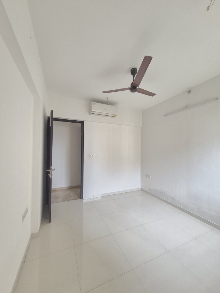 Room, lodha-splendora 2.5 Bedroom 850 Sq.Ft. Apartment In Ghodbunder Road Thane 9674710