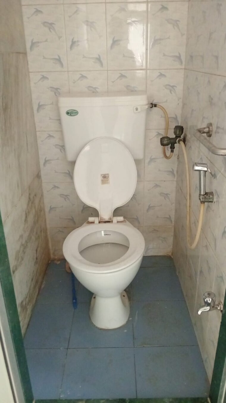 Bathroom, jyoti-apartments-andheri 1.5 Bedroom 600 Sq.Ft. Apartment In Andheri West Mumbai 9674711