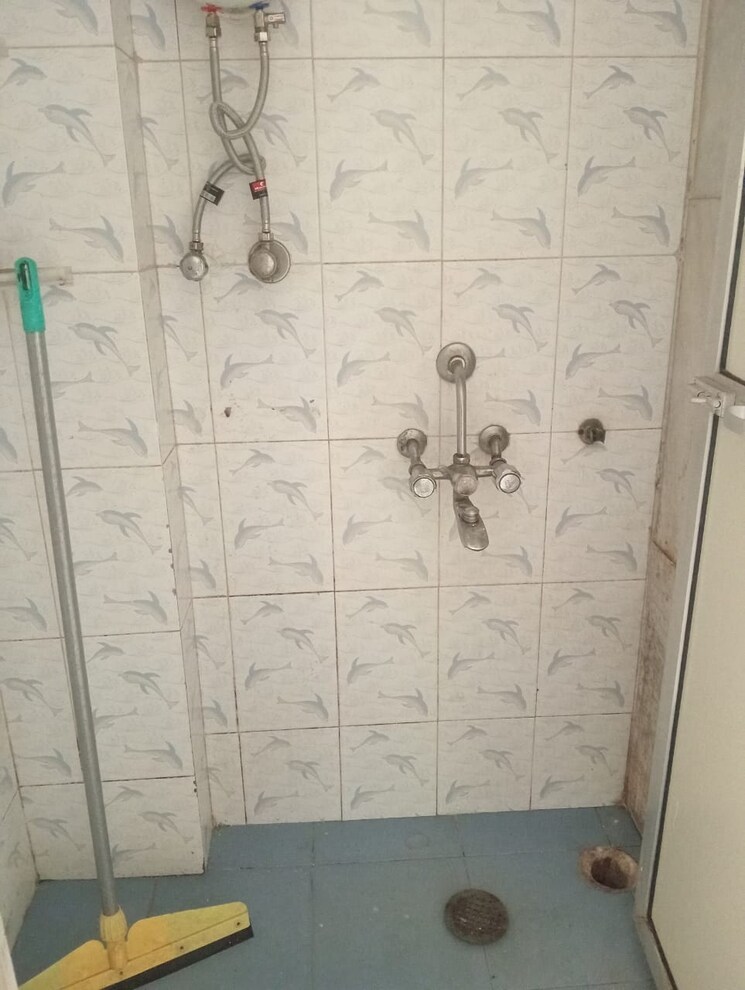 Bathroom, jyoti-apartments-andheri 1.5 Bedroom 600 Sq.Ft. Apartment In Andheri West Mumbai 9674711