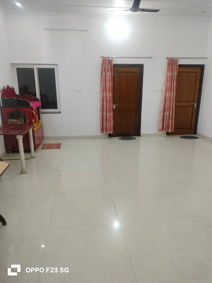 Room, gomti nagar 3 Bedroom 3200 Sq.Ft. Builder Floor In Gomti Nagar Lucknow 9674725