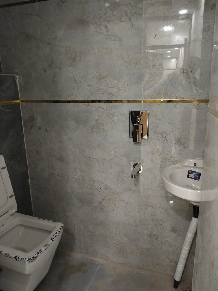 Bathroom, govindpuri 2 Bedroom 580 Sq.Ft. Builder Floor In Govindpuri Delhi 9674721