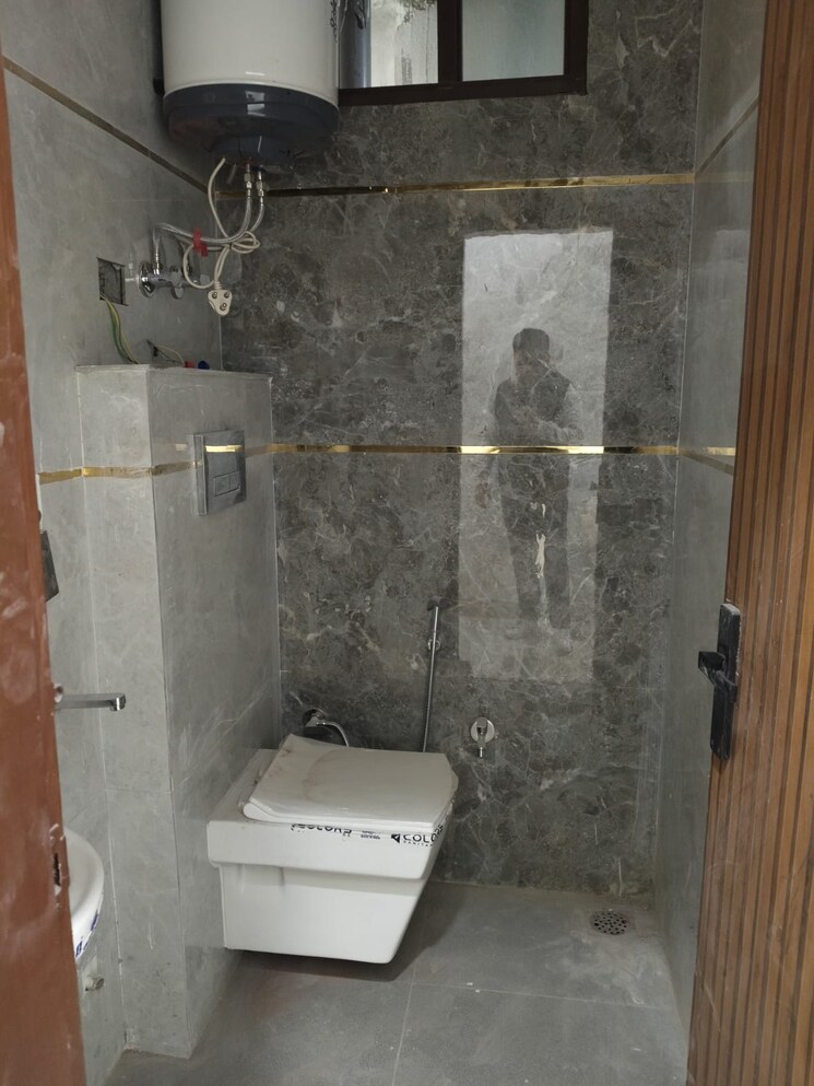 Bathroom, govindpuri 2 Bedroom 580 Sq.Ft. Builder Floor In Govindpuri Delhi 9674721