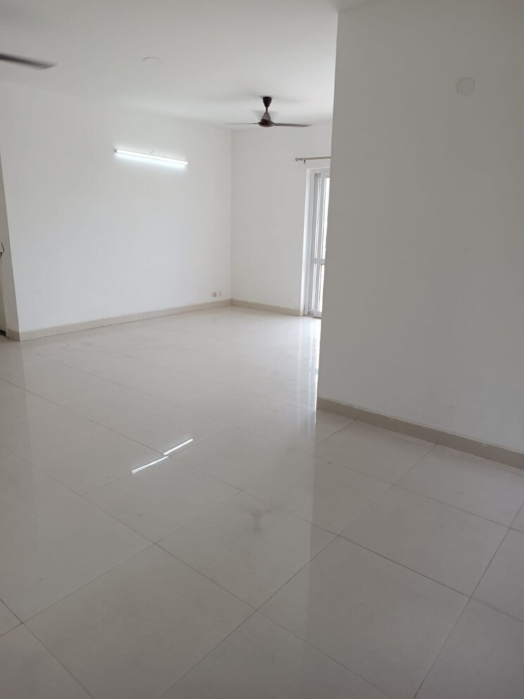 Room, puri-pranayam 3 Bedroom 1857 Sq.Ft. Apartment In Sector 82 Faridabad 9674723
