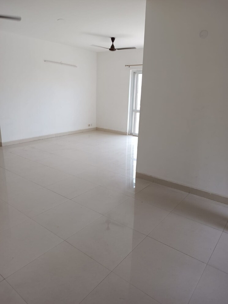 Room, puri-pranayam 3 Bedroom 1857 Sq.Ft. Apartment In Sector 82 Faridabad 9674723
