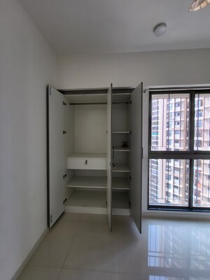 Room in 2 BHK Apartment at Runwal Eirene, Balkum Pada – for Rent