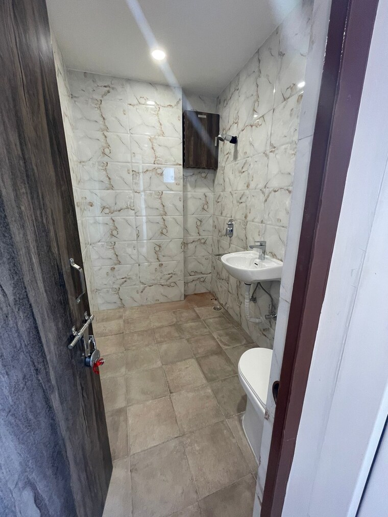 Bathroom, govindpuri 3 Bedroom 908 Sq.Ft. Builder Floor In Govindpuri Delhi 9674734