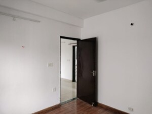 Room in 3 BHK Apartment at Puri Pratham, Sector 84 – for Rent