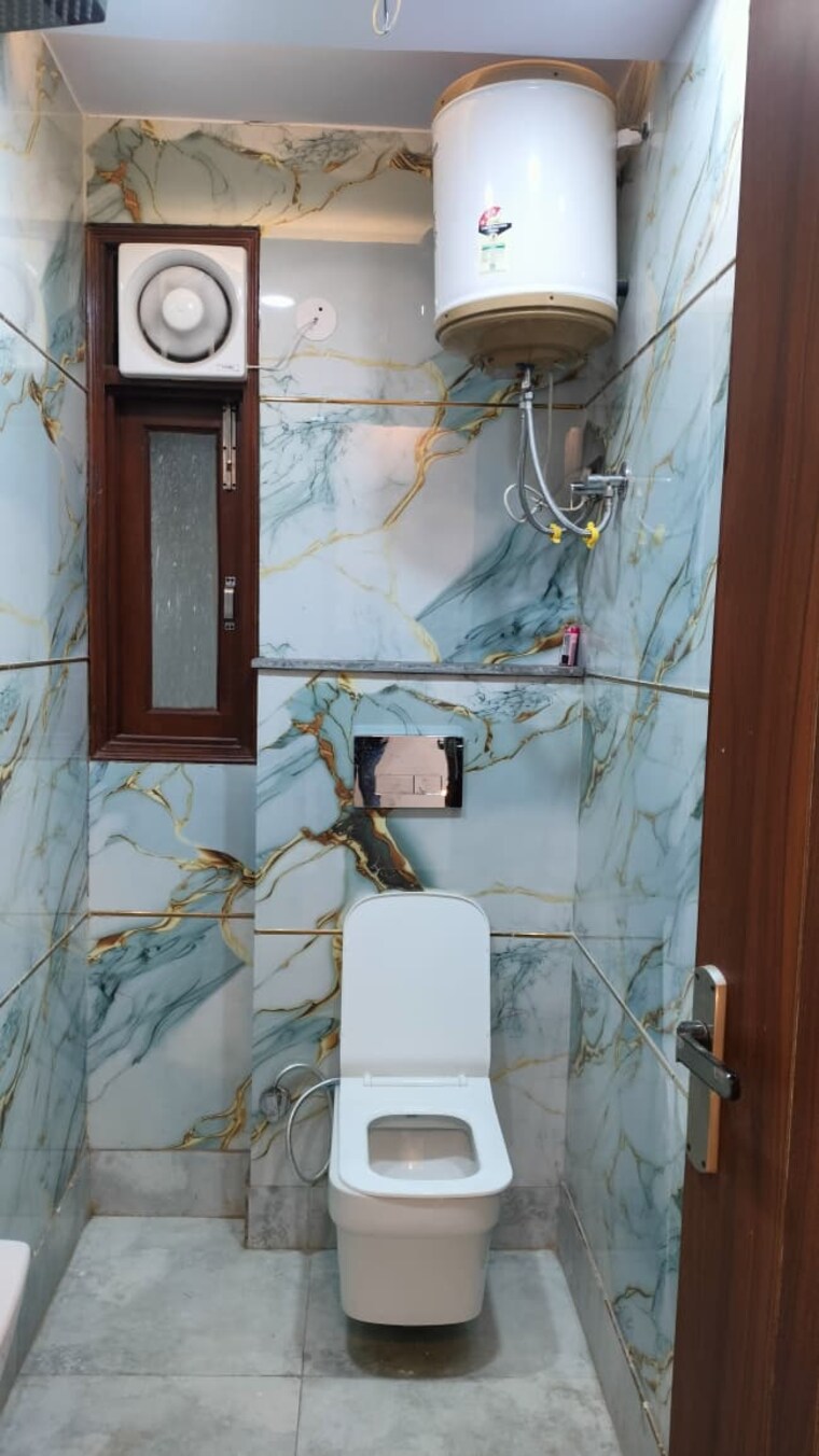 Bathroom, govindpuri 2 Bedroom 580 Sq.Ft. Builder Floor In Govindpuri Delhi 9674739