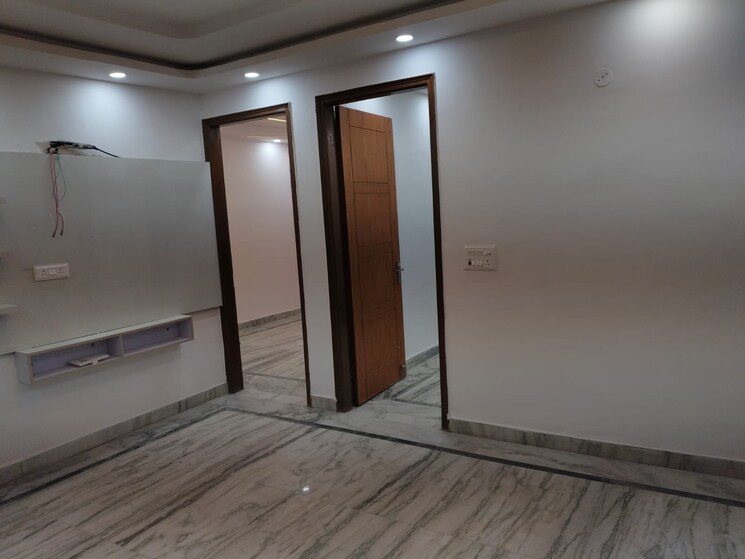 Room, govindpuri 3 Bedroom 908 Sq.Ft. Builder Floor In Govindpuri Delhi 9674744
